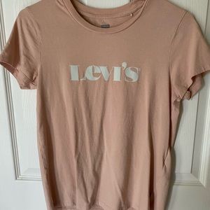 2 Levi’s shirts